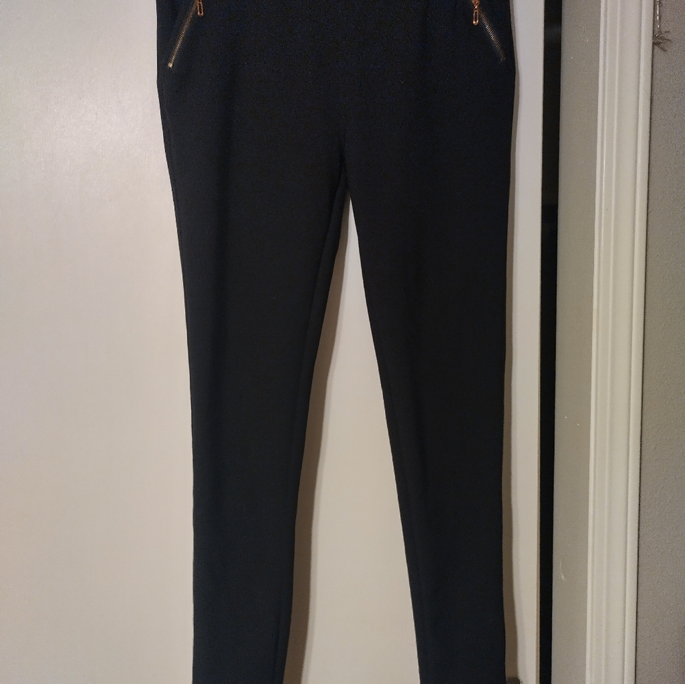 Shosho pants size Large. Runs small.